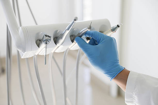 Professional Emergency Dentist technician working in Pasadena Hills, MO